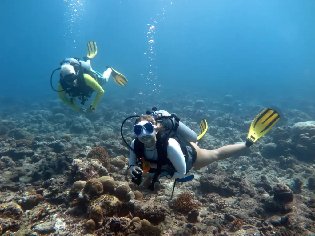 Two divers swiming above the coral at Unawatuna