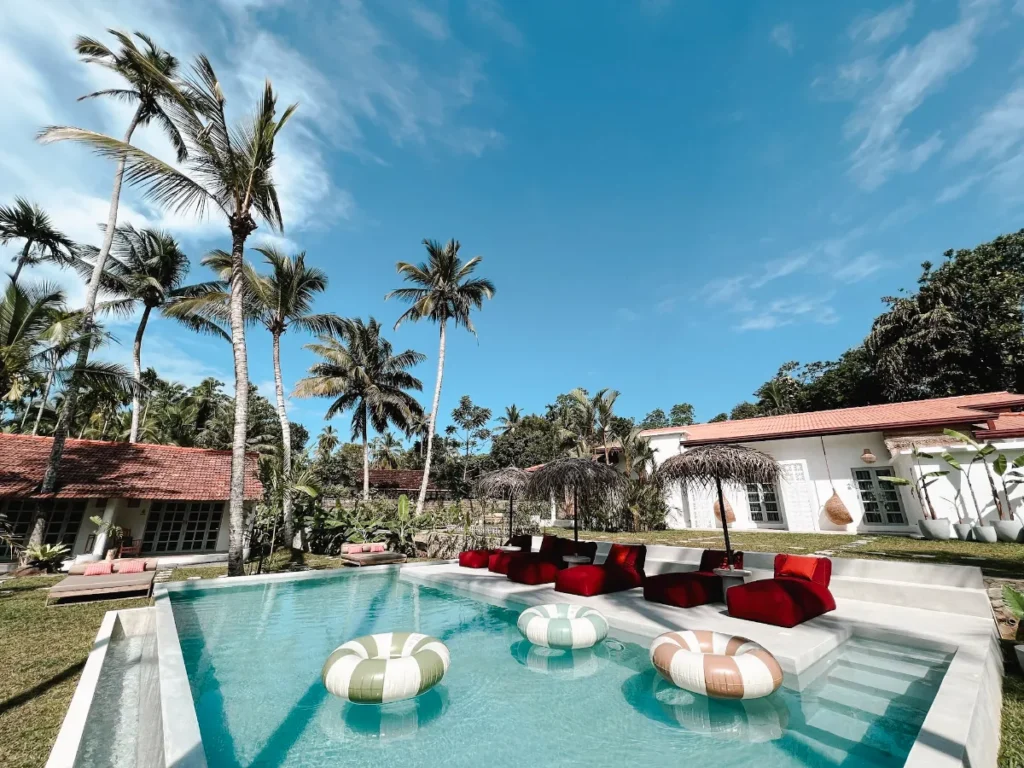 The pool and garden at Casa Tikiri