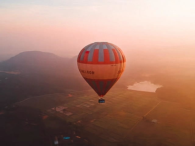 A hot air balloon floating over Sigiriya, a bucket list item when visiting Sri Lanka