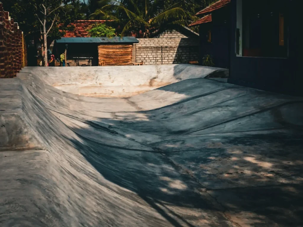 The skate bowl at Hangten Surfskate hostel, a top budget hostel in Arugam Bay