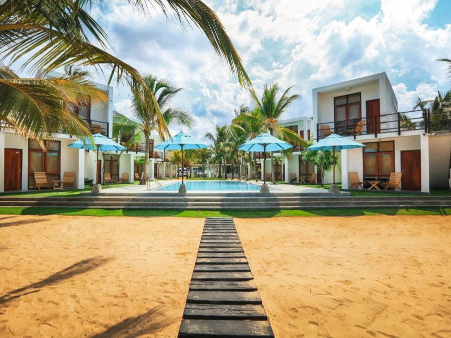 The beachfront access to Roccos in Arugam Bay