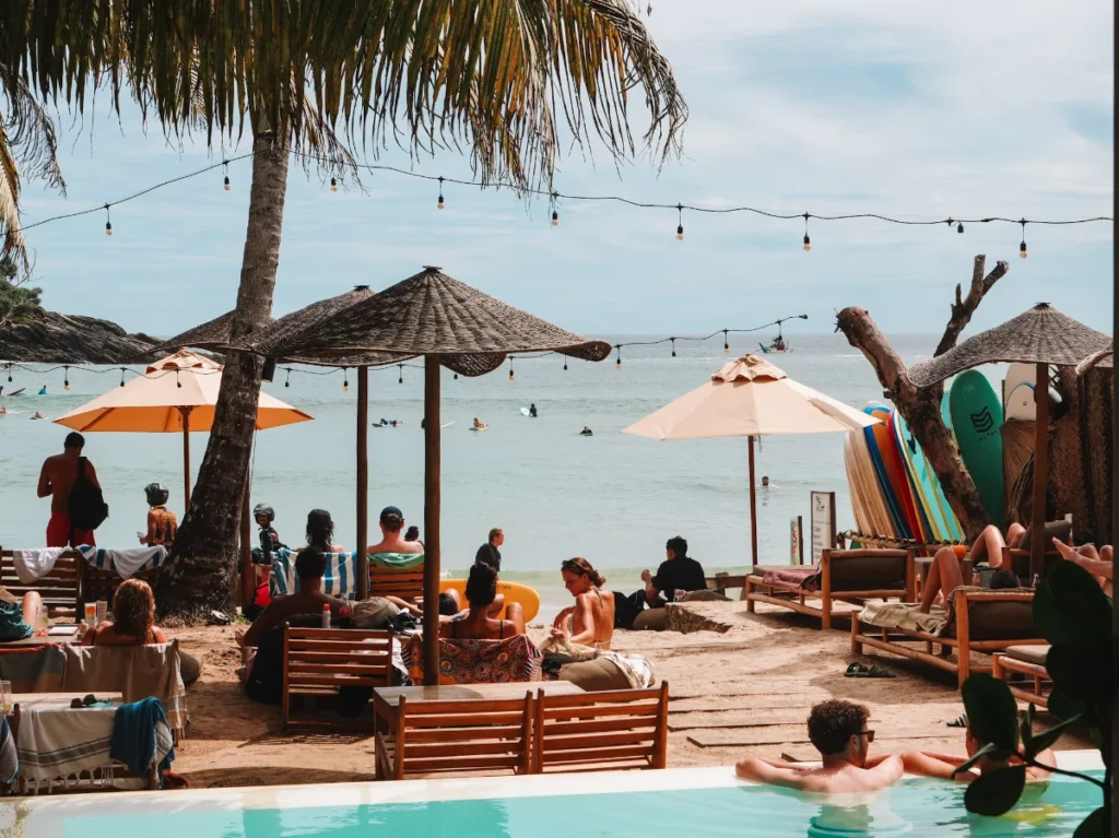 Beach club scene La Playa Hiriketiya - Luxury beach day in Sri Lanka