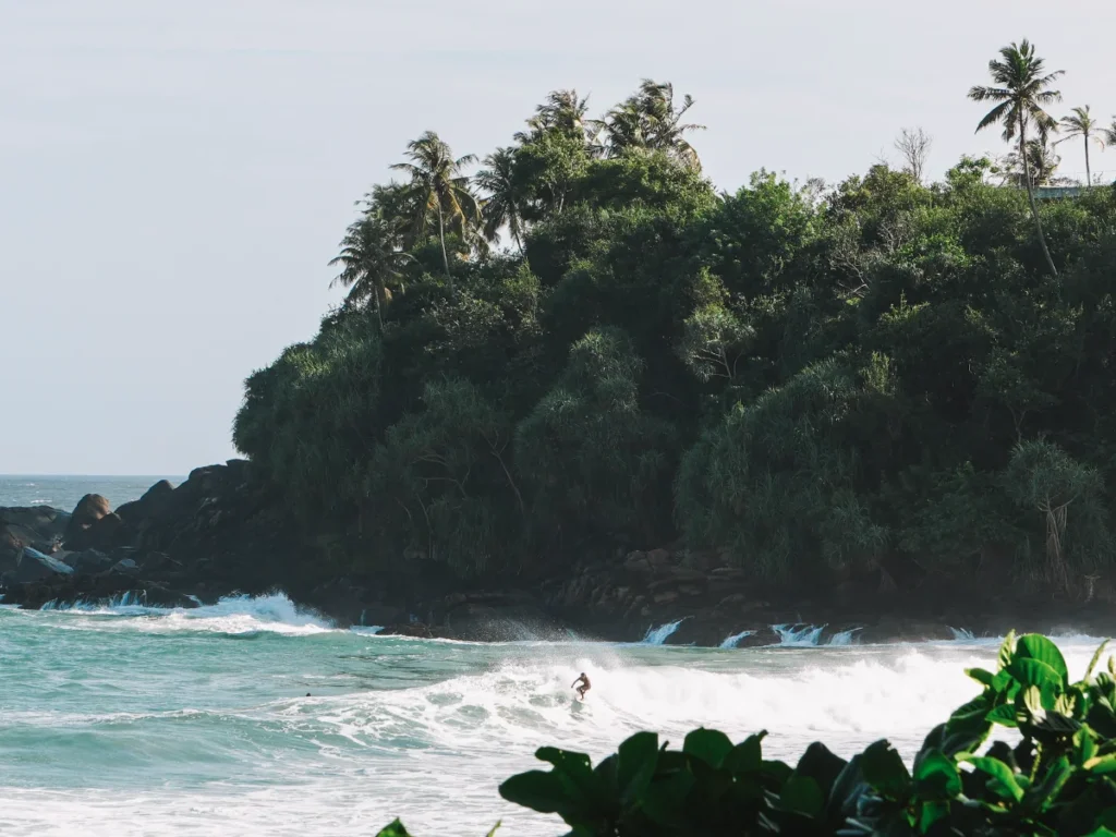 Hiriketyia beach break, lots of right and left hand waves
